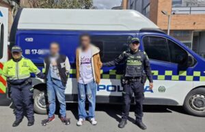 Los pillaron robando celulares