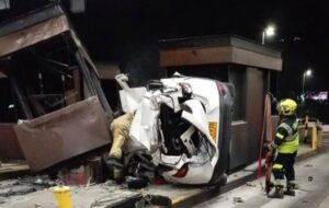 Joven de 20 años perdió la vida tras chocar su vehículo contra una caseta de peaje