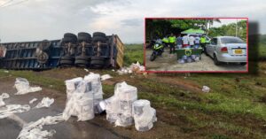 Capturan a cuatro delincuentes por llevarse la carga de un vehículo accidentado