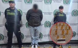 ¡Lo descubrieron antes de su comercialización! Capturado con 48 botellas de licor adulterado.