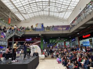 Celebra amor y amistad con el flashmob de la nostalgia
