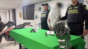 Policía recupera reloj de $40 millones hurtado a ciudadano estadounidense en Barrios Unidos y captura a delincuente armado