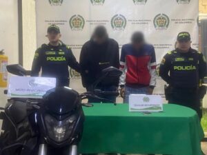 Dos delincuentes robaron un celular avaluado en 6 millones de pesos