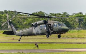 15 militares se salvaron de milagro tras el desplome de la aeronave en la que viajaban