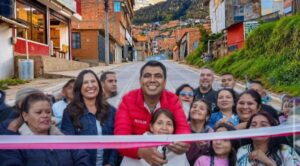 Habitantes de la comuna seis estrenan nueva vía pavimentada